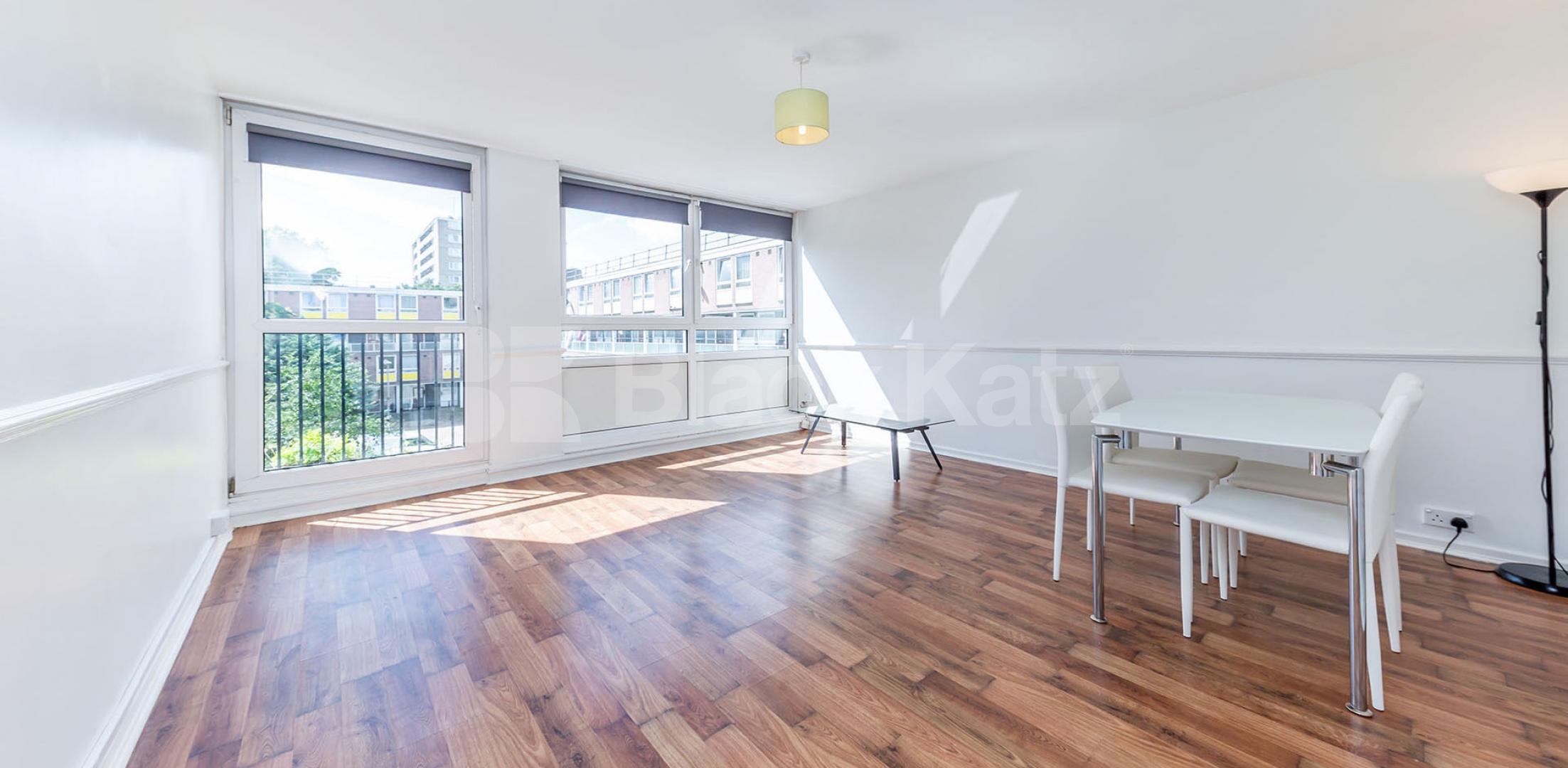 			LARGE 3 /4 BED IN EUSTON!, 4 Bedroom, 1 bath, 1 reception Flat			 Compton Close, EUSTON / CAMDEN